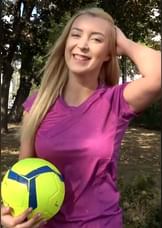 バレーボールアスリートの高身長美女をナンパしてアパートメントに誘う！アスリート美女は性欲旺盛⁉異国の地でのAVデビューでイキまくる！