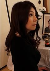 未亡人となった義姉に恋する義理の弟。遺影の前で狂おしく悶える禁断SEX！