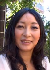 美しいルックスと人懐っこいキャラの五十路熟女さんがカメラの前でリアルな痴態を晒す初AVSEXにイキ狂う!