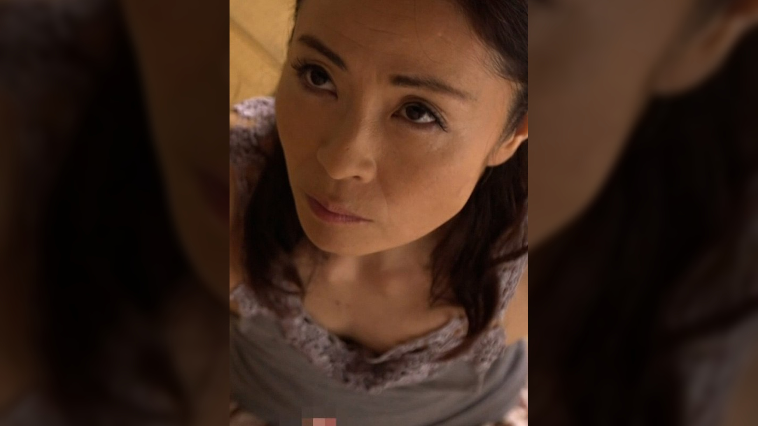 欲求不満を募らせ台所でオナニーに耽る母。オナニーで満足出来ずに倅の肉棒にしゃぶりつく淫乱発情母と禁断の情事！