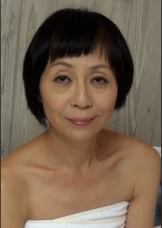 静岡でお茶畑を営む熟女は新しい生き方を求めてAV出演！家族承認の快楽没入型乱交中出しSEX！