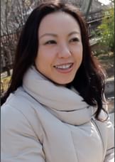 8年間、男性経験なしの濃いめの美人顔のバツイチ熟女さん。オンナの悦びと潤いを求めてAV出演!性欲発散の激ピスSEX!