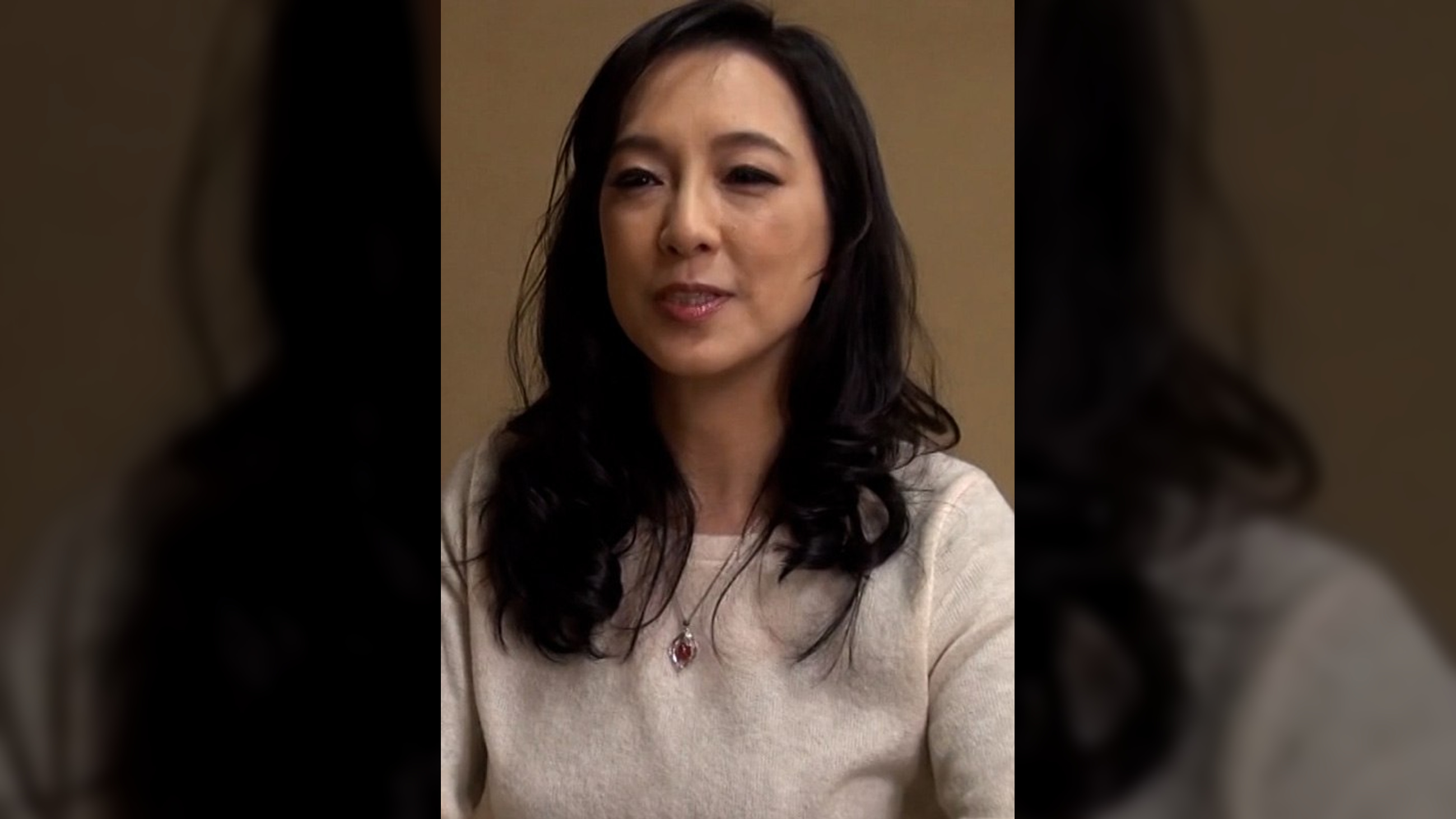 母とふたりの家族旅行。物心ついた頃から母さんが好きだった…。愚息の一途な思いと若い男の抱擁に女としての悦びが勝り快楽SEXに堕ちる!