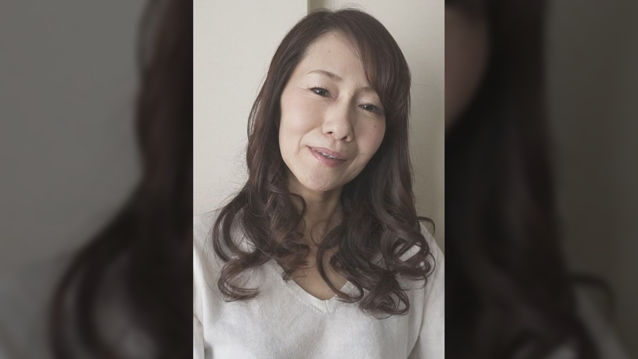 ナンパされた55歳スレンダー美熟女は褒められてアソコを濡らす！