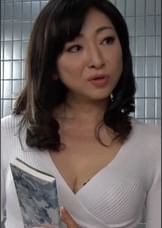 ミニスカ巨乳のお隣の奥さんがエロ過ぎて…！思わず勃起した巨根にうっとりされ玄関先で欲求不満解消の痴熟女SEX！