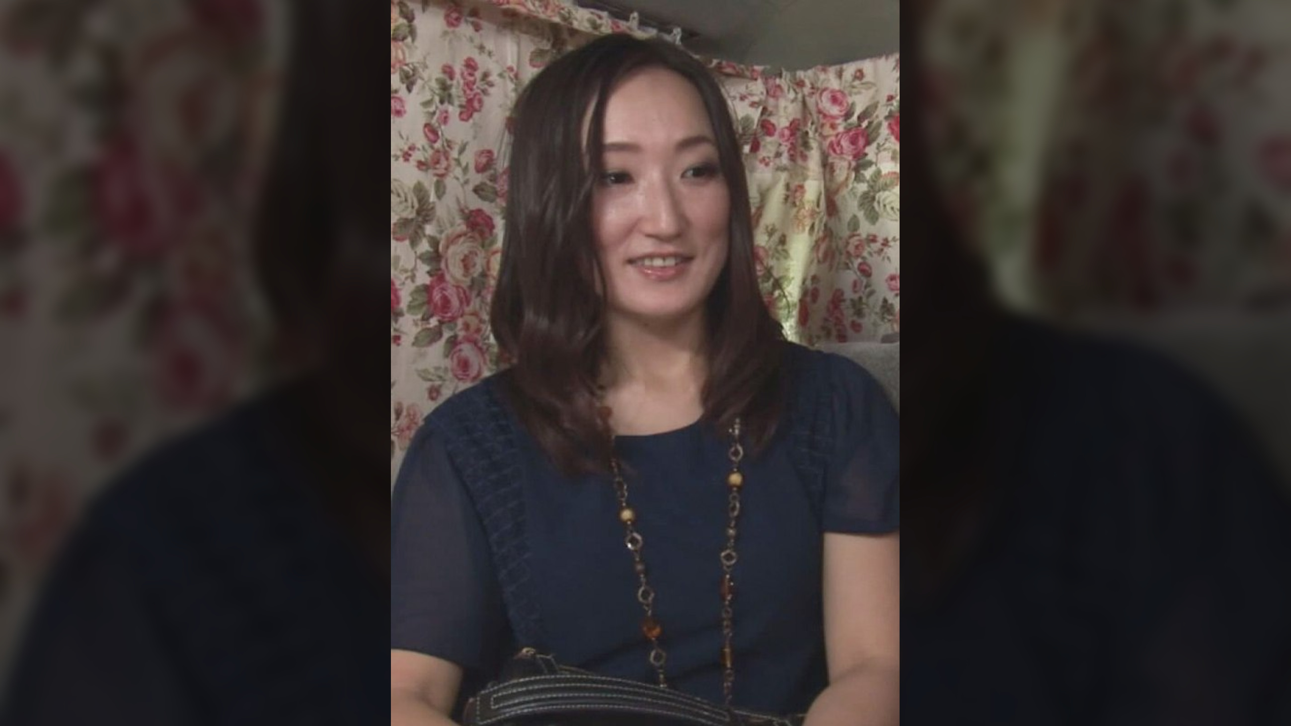 美魔女の喘ぎ声が車内に響く！お台場在住45歳のセレブ妻の真っ赤な下着！