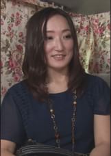 美魔女の喘ぎ声が車内に響く！お台場在住45歳のセレブ妻の真っ赤な下着！