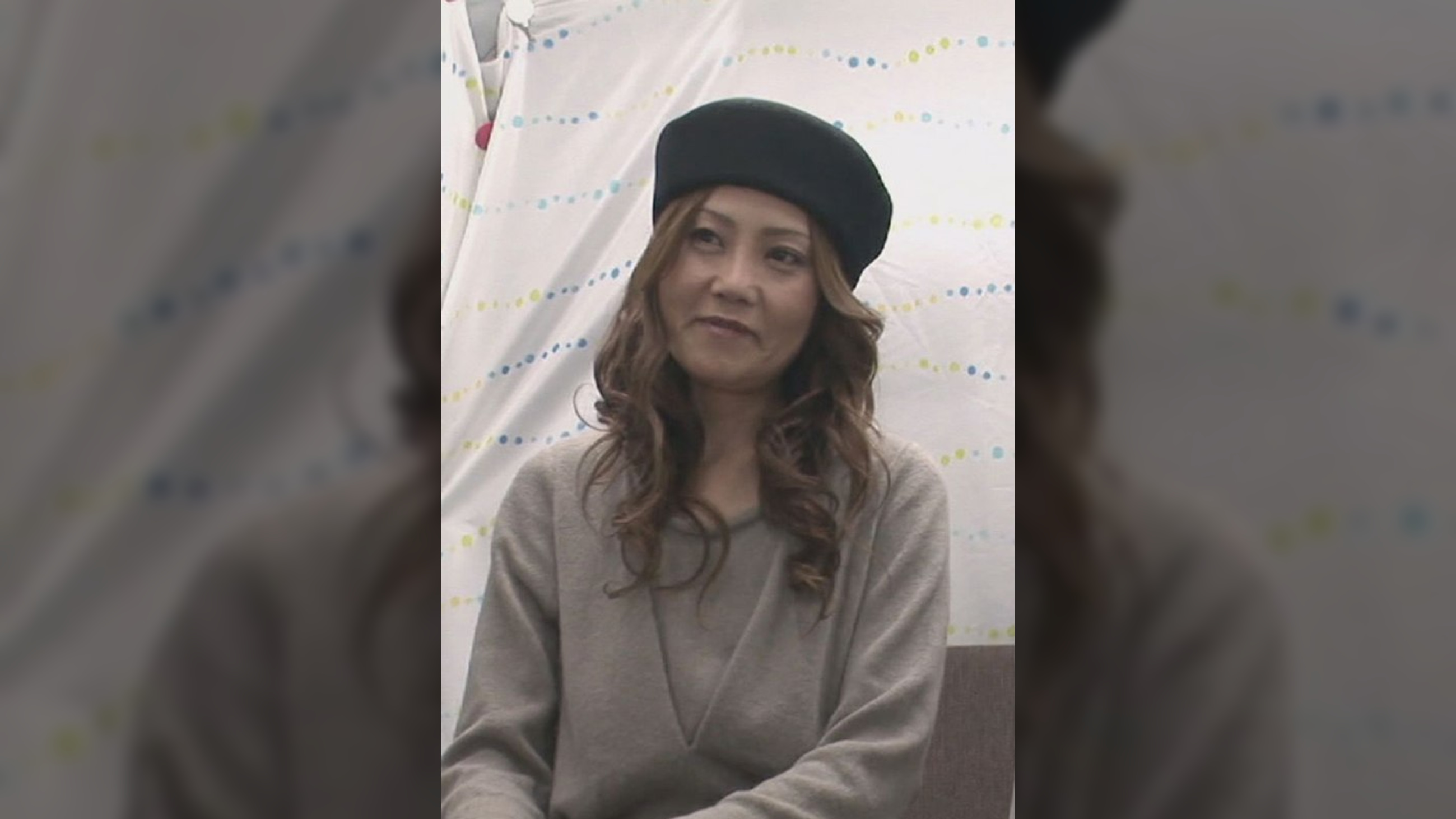 お母さんお借りします!娘の前でイかされた奥様と中出しSEX!