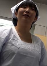 地方の会社の社員食堂で働く巨乳未亡人が勢い余ってAV出演！野外で大股開きの淫乱SEX！