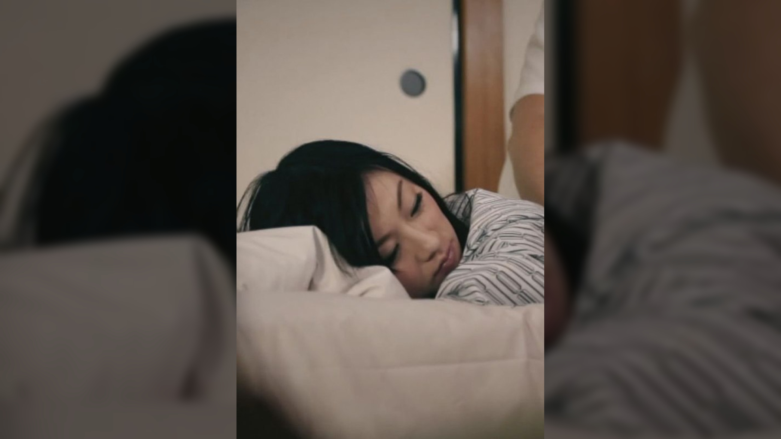 エッチなマッサージに火がついた!「入れてくれないんですか?」懇願する奥様に勢いで中出し!