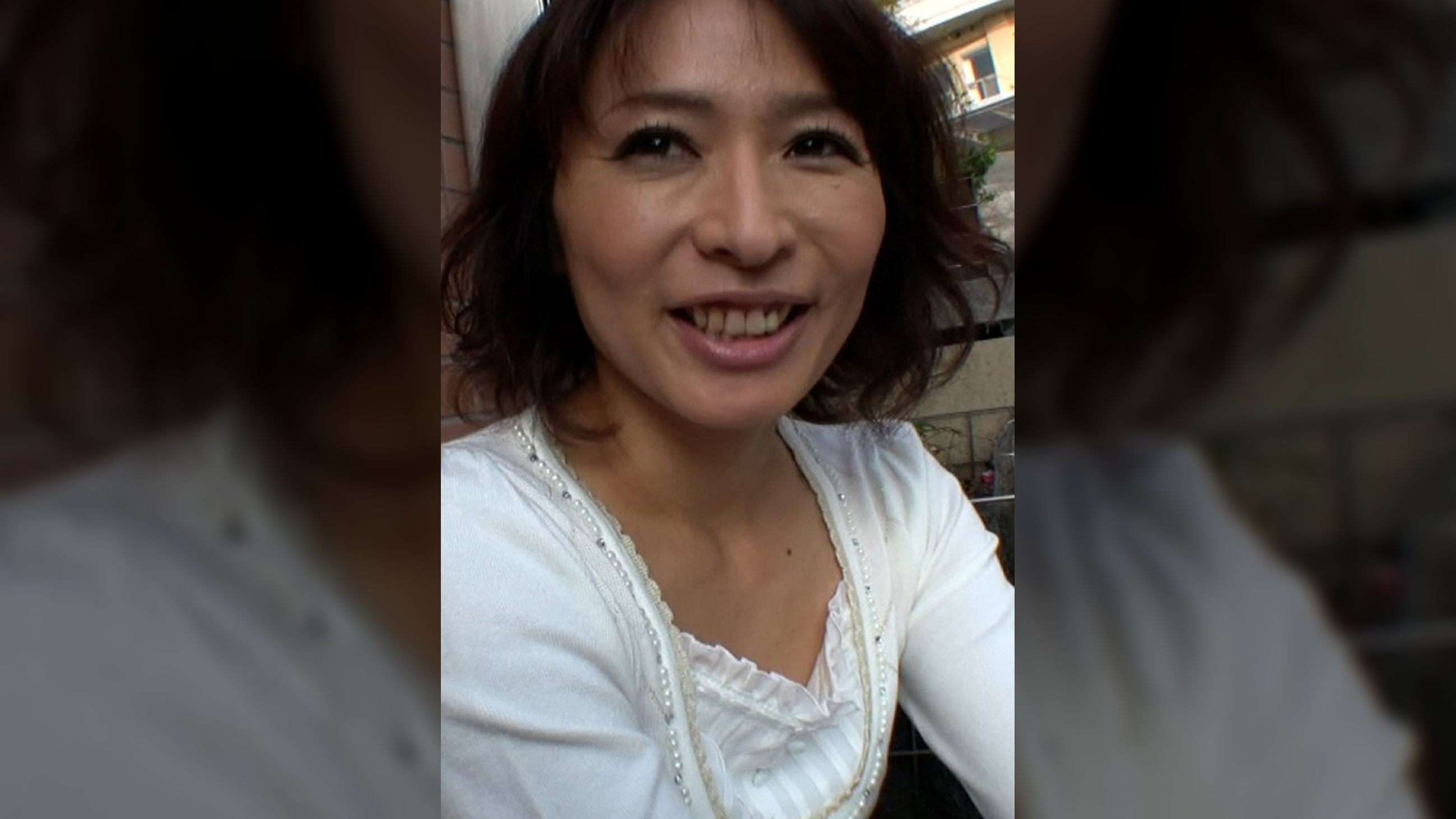 小ぶりな乳房にデカ乳首、淫靡な剛毛、可愛い顔立ちから想像できない下品な肉体！旦那さんの肉棒しか知らない美熟女が淫乱開花の変態SEXにハマる！