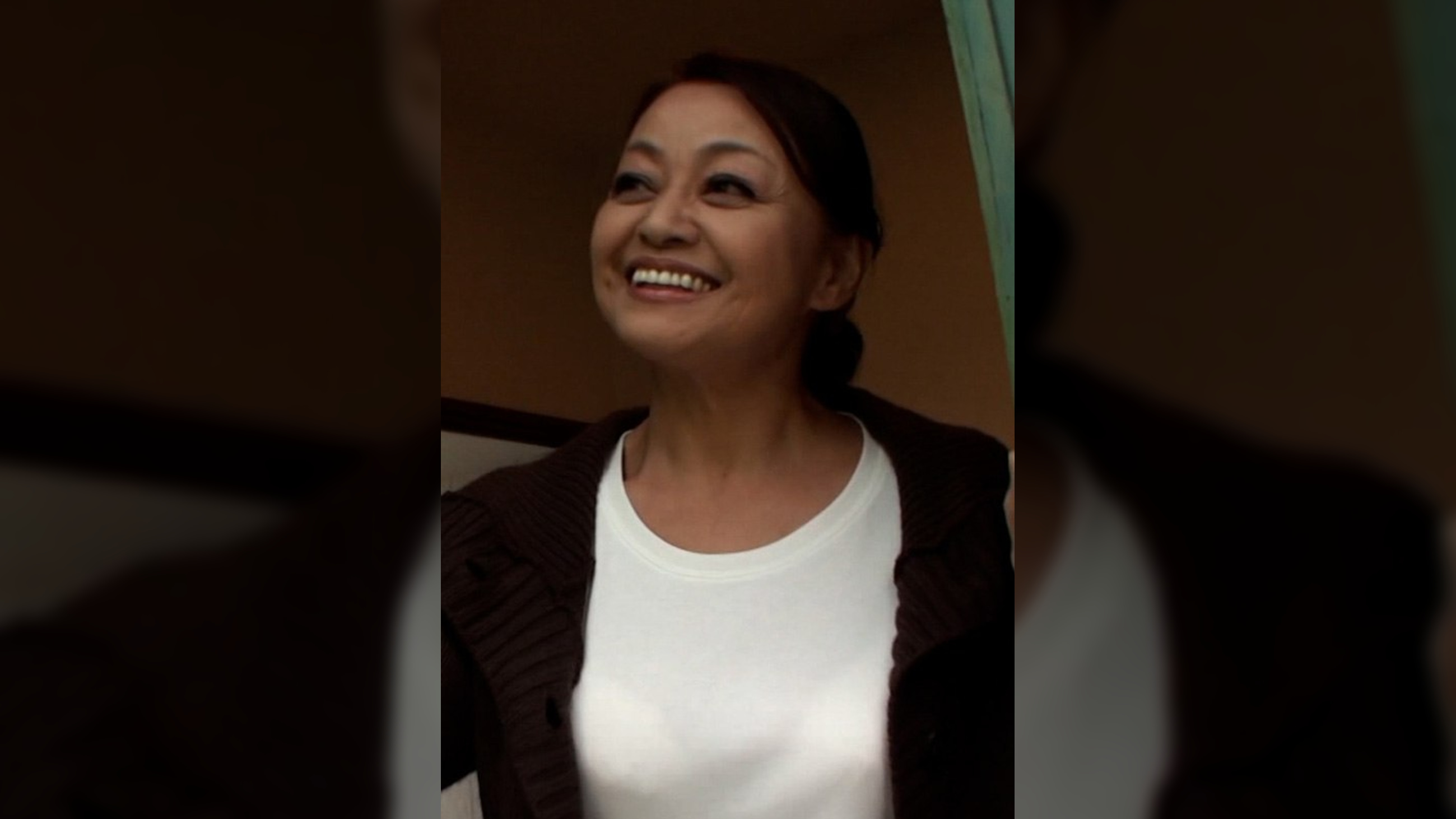 熟女AVメーカーの主演募集に応募してきた山間の一軒家に暮らす熟女さんに突撃撮影!長閑な景色をバックに淫乱SEX!