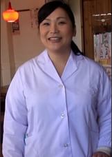 行列のできる中華屋さんの美人女将が旦那に内緒でAV出演⁉人生初のカメラの前でのSEXに爆乳揺らしてぶっ飛び破廉恥性交！