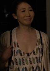 母さん、ボクを誘惑してるんですか？大胆なノースリーブにノ―ブラの母さんがエロ過ぎて我慢出来ずに生ハメSEX！