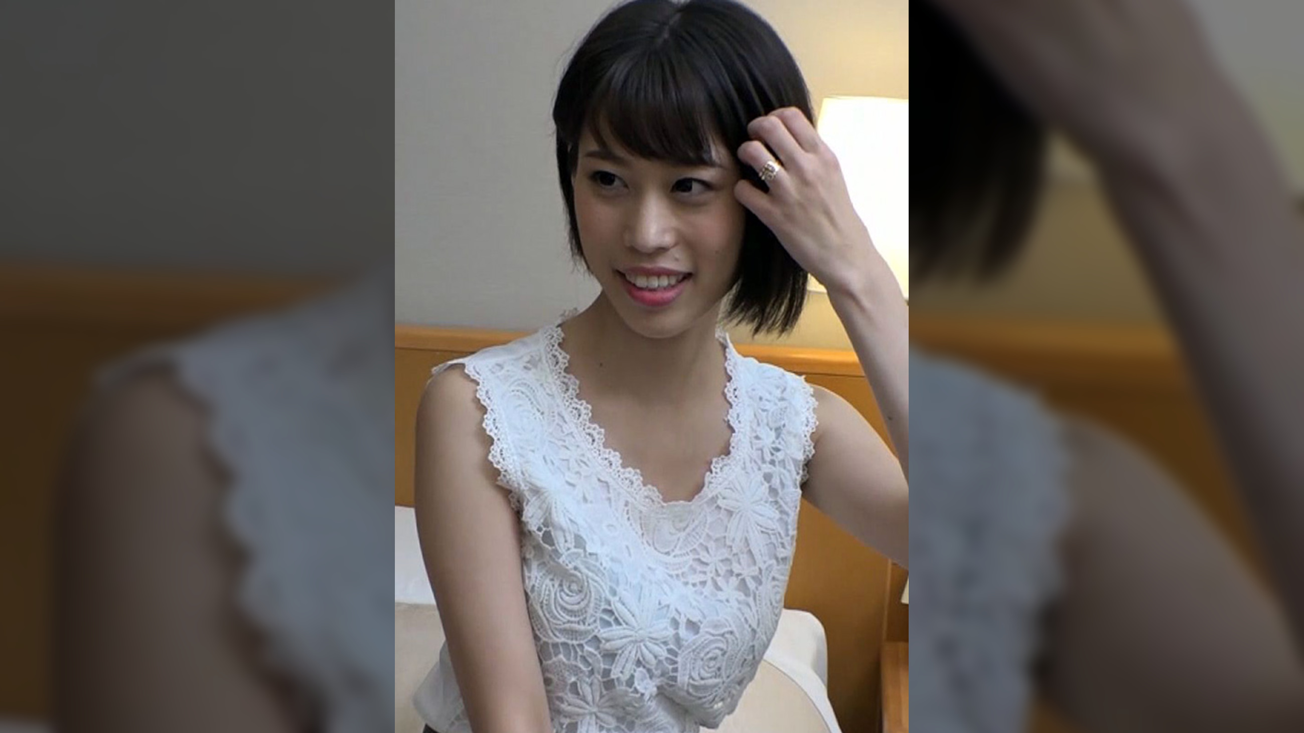 4人の不倫相手を持つ奥様。「不倫ってカラダの相性探しのSEXでしかありえないですよね！だから定期的なチェンジが必要なんです」と豪語するショートヘアーでスレンダーな美脚妻