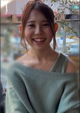 オンナは愛嬌！常にニコニコと満面の笑みの童顔娘をモデルテイでラブホでハメ撮り！カメラを必死で見つめながらの羞恥交じりの快楽SEX！