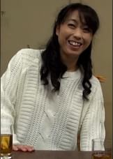 田舎で一人暮らしの未亡人美熟女が悶々とした思いを解消する為、AVに出演してみようと応募！一見真面目な清楚系おばさんの初撮り種付けSEX！