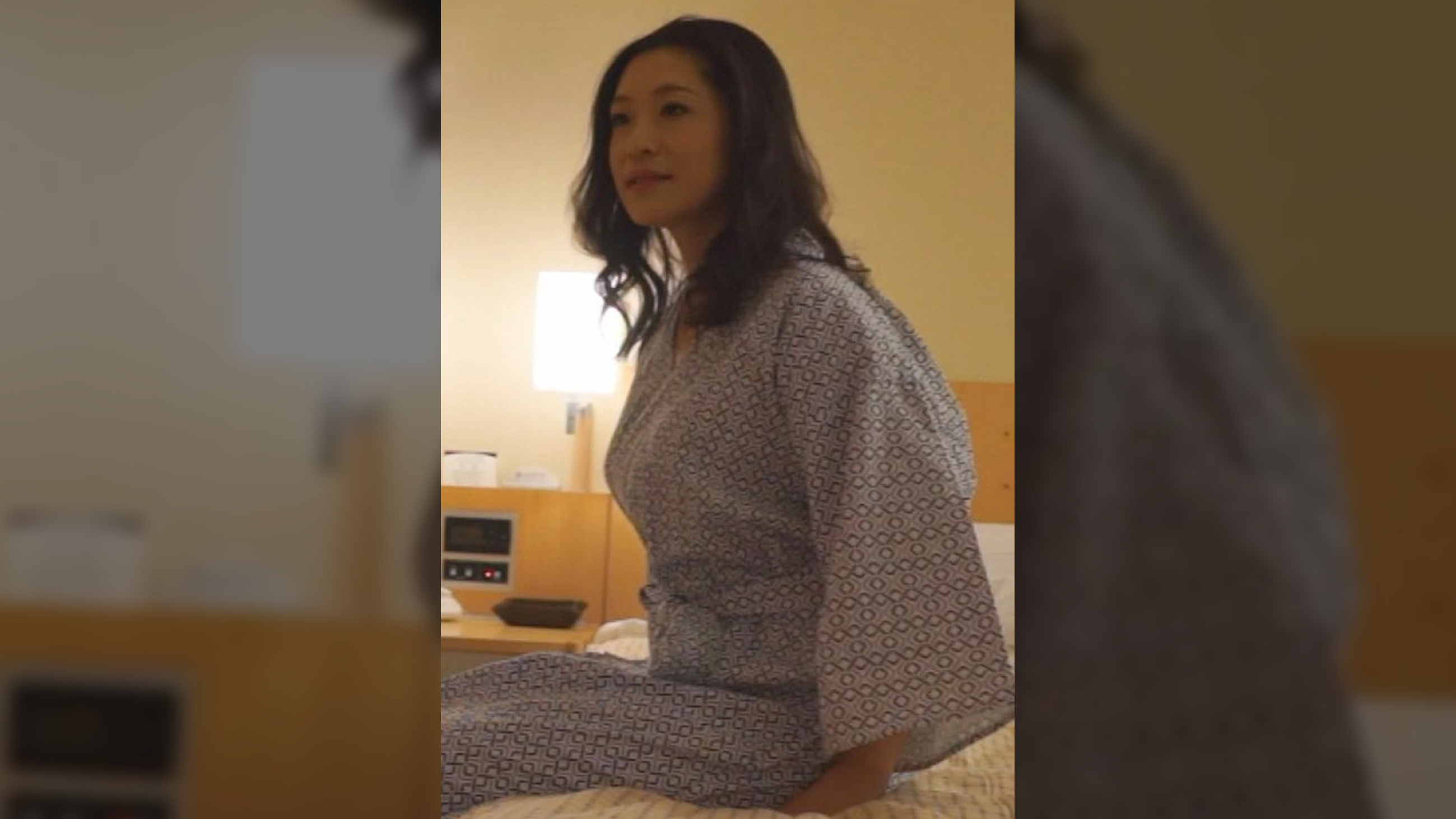 エッチなマッサージでイキまくり！入れて欲しいと奥様は延長でイキ狂う！