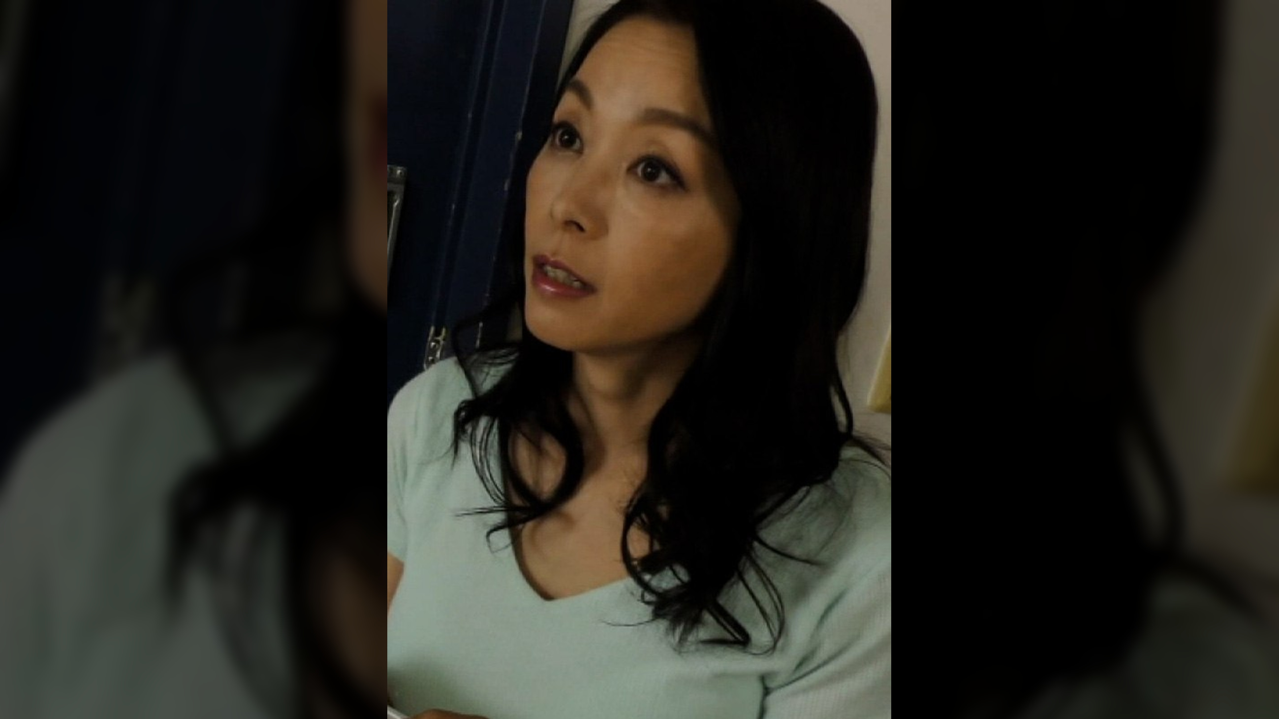 いつもお裾分けに来てくれるお隣の奥さんがエロく誘ってくるので…思わず玄関先での痴女SEXでザーメンを搾り取られる！