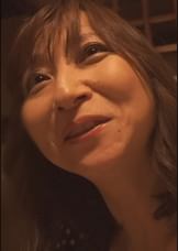 【斉藤●貴激似注意】「最近私なんか変!若い男の人見るとドキドキしちゃうの」と東京に遊びに来た知人熟女に逆ナンを進めてみたら、目がキラキラと輝き強引に素人イケメンとホテルにGOした件