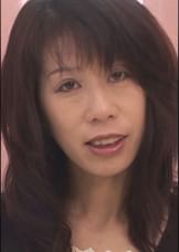 カメラの前で緊張気味の四十路奥様！まだまだ女を捨てられないセックスレスの奥様は旦那に内緒の中出しセックス！