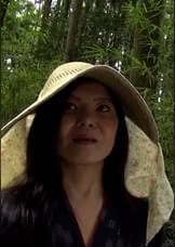 田舎の熟女もSEXしたい!旦那とのSEXに飽き足らずこっそりとAVの撮影をするヤリマン熟女の野外活動!