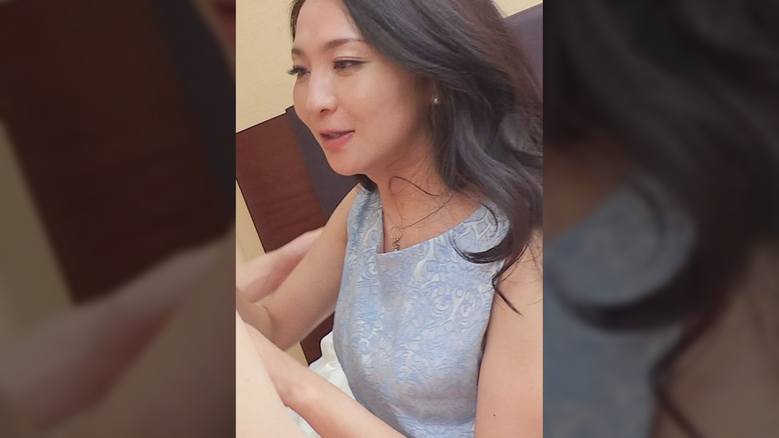 「何か出そう！」歓喜の声をあげながらビュビュっと潮吹く乱れ熟女