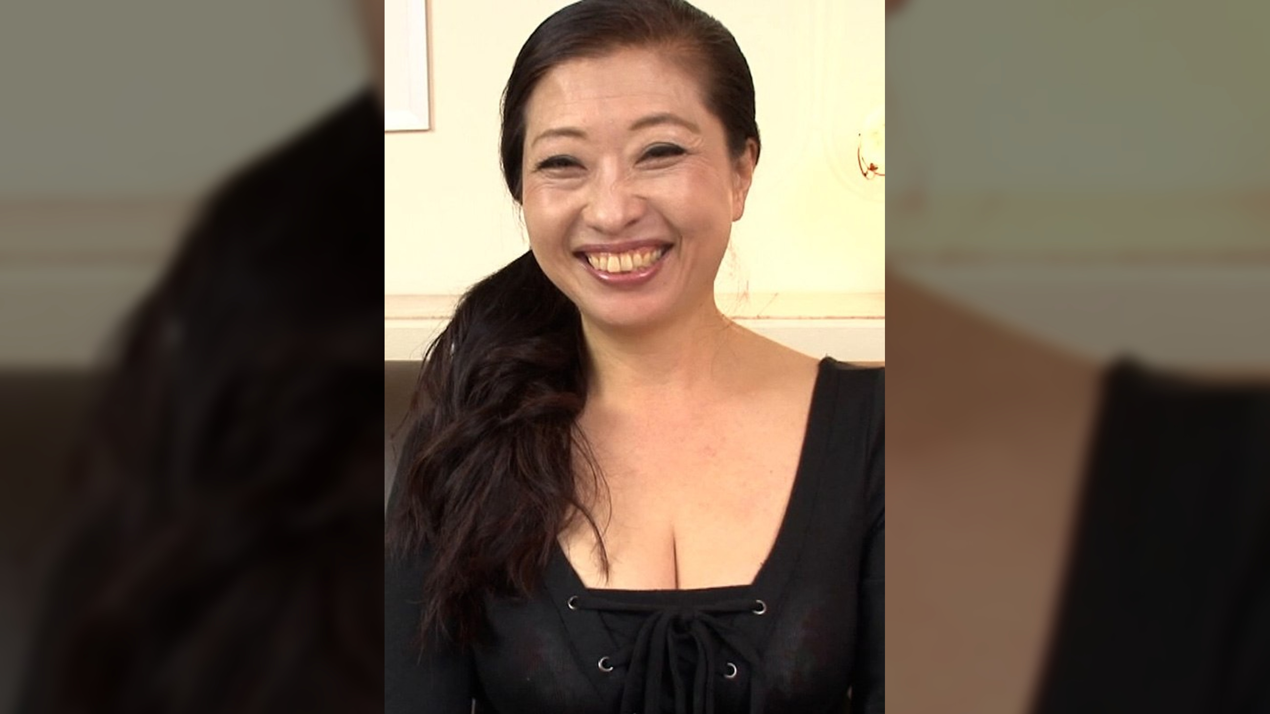 清楚な雰囲気の黒髪熟女。旦那さんとはセックスレス、AV出演で10年ぶりのセカンドヴァージン喪失！