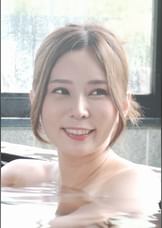 友達の母親達と比べても若々しくきれいな母。淡い恋心を抱く愚息の一途な思いに口だけよと言いつつも一線を越えてしまう禁断の肉欲性交！