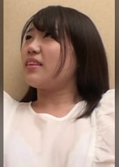 愛嬌たっぷり!巨乳揺らしまくりの美少女