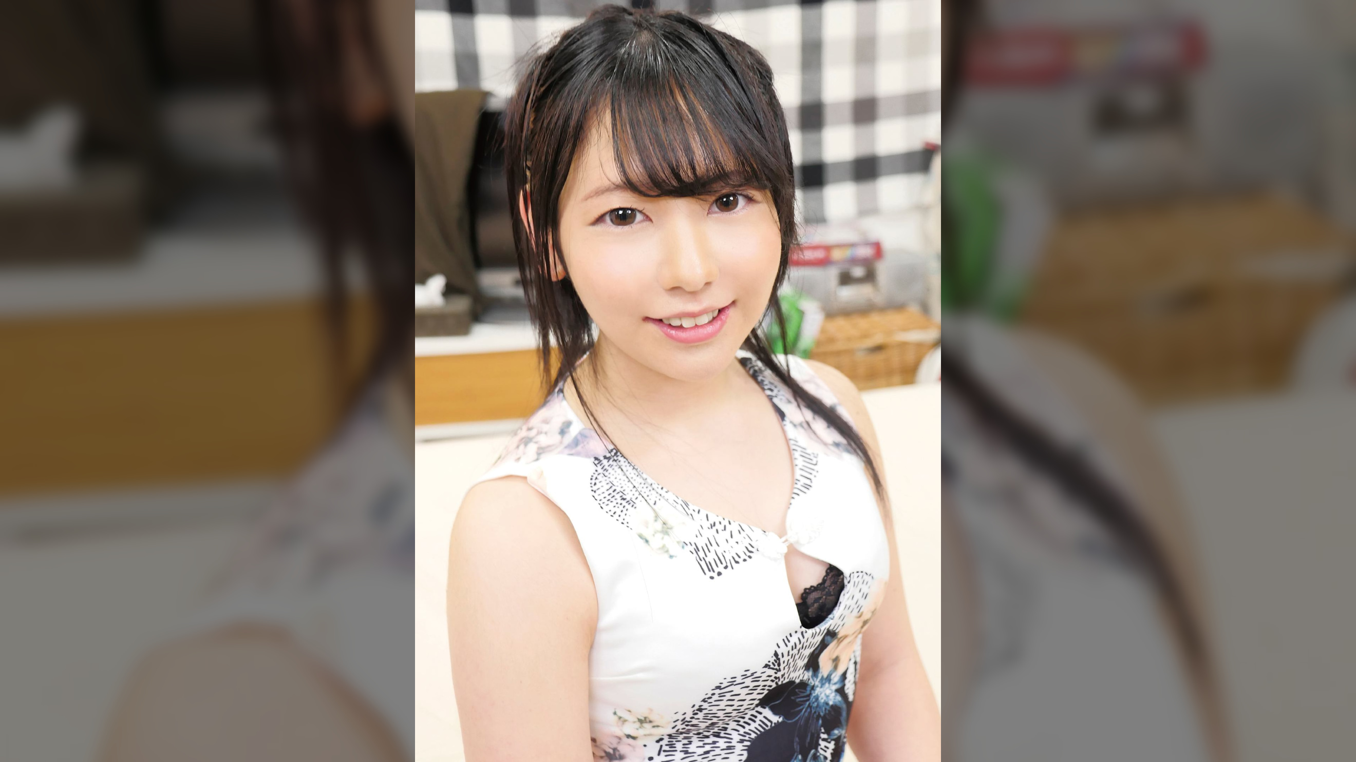 デリヘルで呼んだ娘が、敏感すぎて潮吹いて僕の部屋をビショビショにするので怒ったらヤラせてくれたけど、感じまくりまさかの連続イキ！更にハメ潮吹きまくって困った！