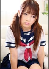 ●ている女●●生の妹にイタズラしていたら逆に生ハメを求められて、もう発射しそうなのにカニばさみでロックされて逃げられずそのまま中出し!