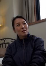 田舎で見つけた結婚10年目の四十路熟女。旦那さんとはしてないけどパイパン⁉敏感ピンクの割れ目から溢れる愛液！ホントはエロい熟女と濃厚交尾！