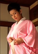上司の妾の娘を後妻として迎え入れたが一切カラダを許してくれなかった…。一計を案じた夫の行動とは…。昭和初期を舞台にした狂乱淫靡劇場！