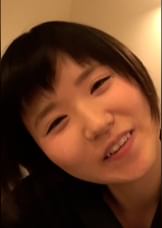 あどけない笑顔でオヤジ肉棒にしゃぶりつく明るくエッチな黒髪ショート娘とラブホで中出しFUCK!