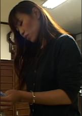 とある田舎町に単身赴任して来た講師。下宿先の色っぽい奥さんと昼下がりの情事に溺れ…。