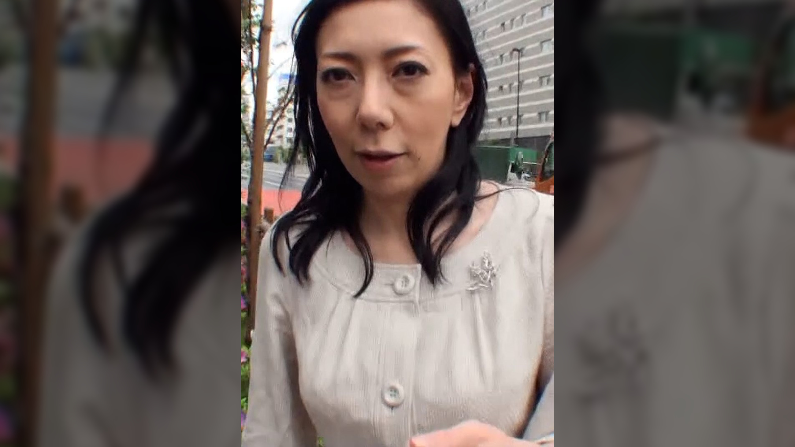 ごく普通の奧さんに昼ドラの試写とナンパして強烈にエロい映像を見せてみたら…。むっつりスケベな清楚系奥様と３P中出しSEX！