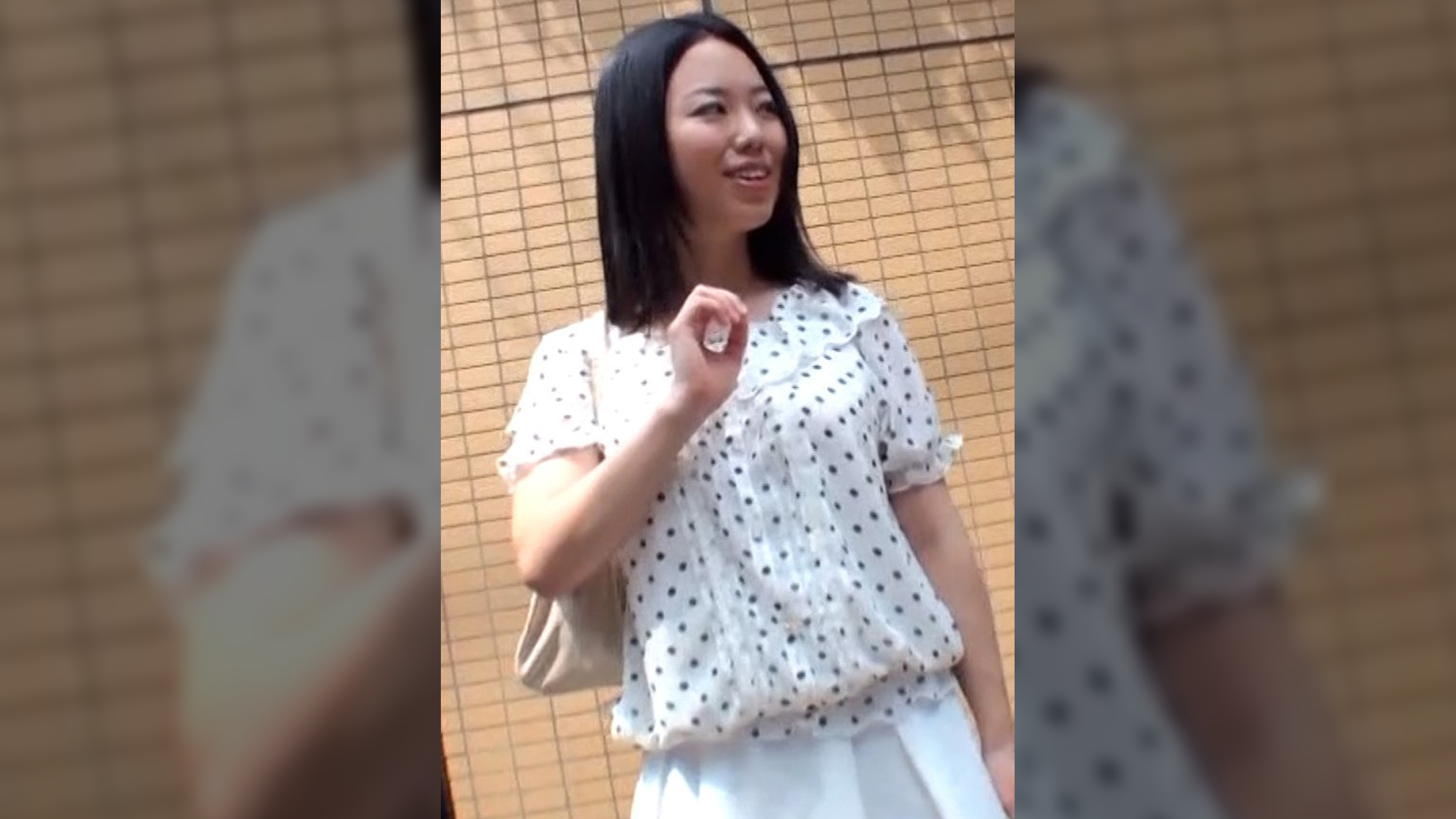 帰宅途中の清楚系若妻さんを商品開発のモニターとナンパ!AV鑑賞と大人のおもちゃで火照ったカラダに他人棒で激ピスの乱交SEX!
