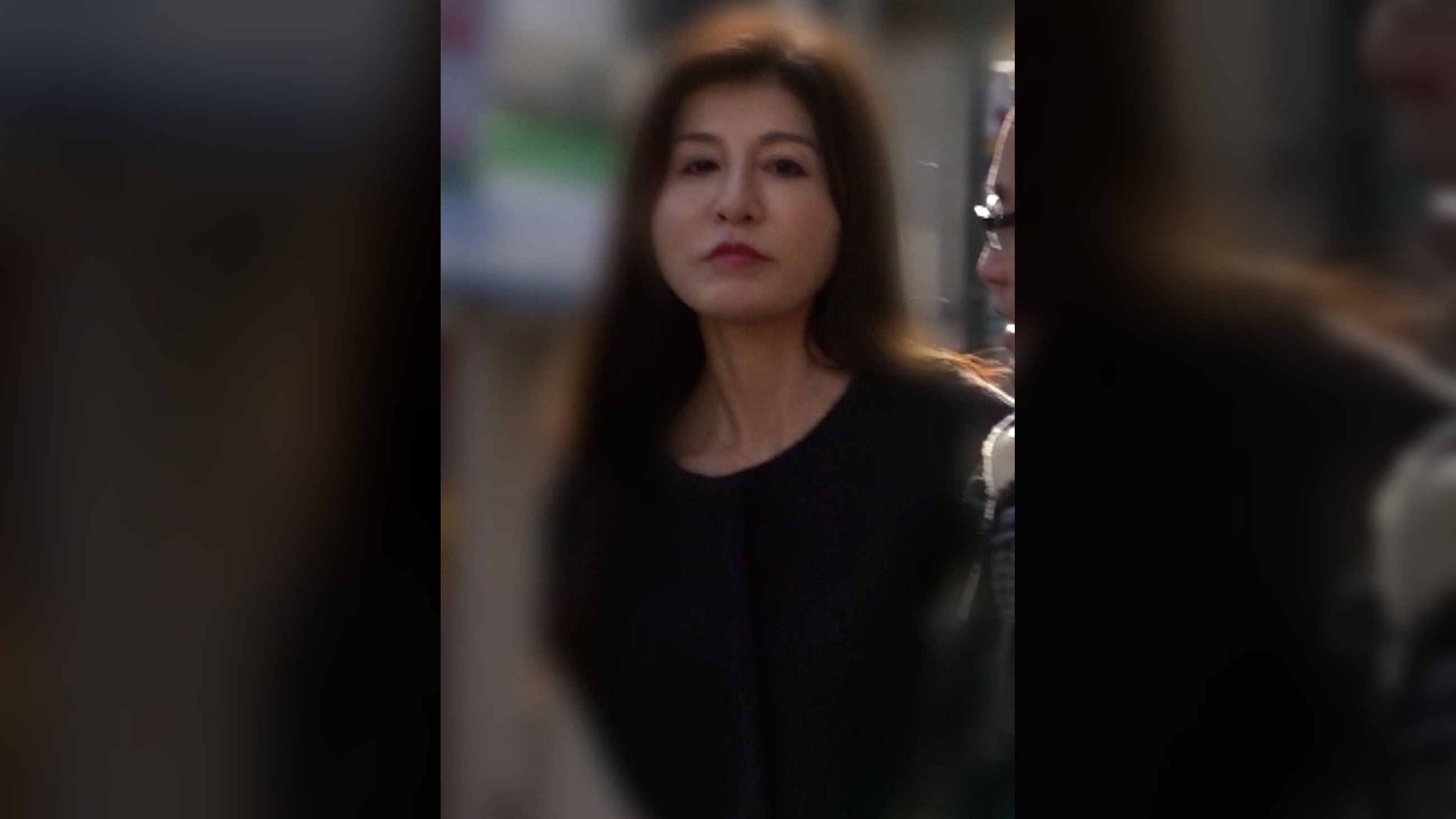 地元の小さな商店街で買い物途中の高身長の熟女をナンパしてヤリ部屋に…。寂しい独身オヤジの肉棒にイキまくる素人熟女!