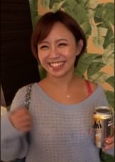 ショートヘアーで褐色の肌が健康的なお姉さんが同窓会帰りに同級生のAV男優とラブホで浮気中出しSEX！