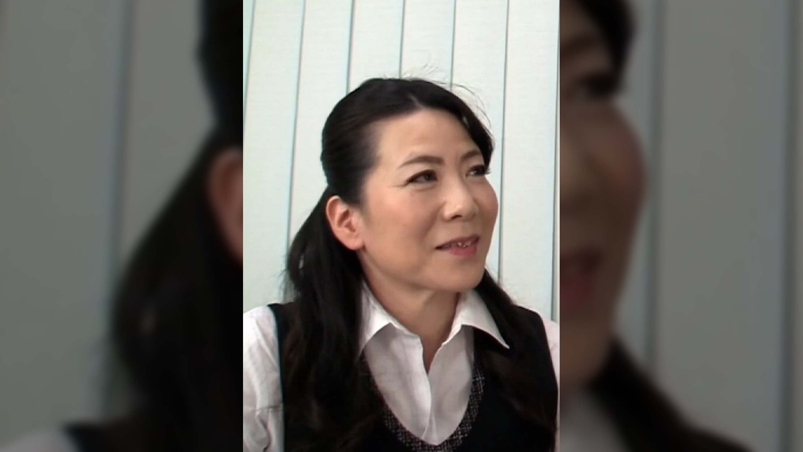 誰もいないオフィスで社長と残業中、優しい言葉をかけられながらカラダを弄られ股間を濡らす熟女と合意のセックス！