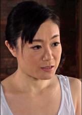 妻の出産を控え実家に戻った僕達。久々に会った母の無防備にチラ見せする乳首がエロ過ぎて…！
