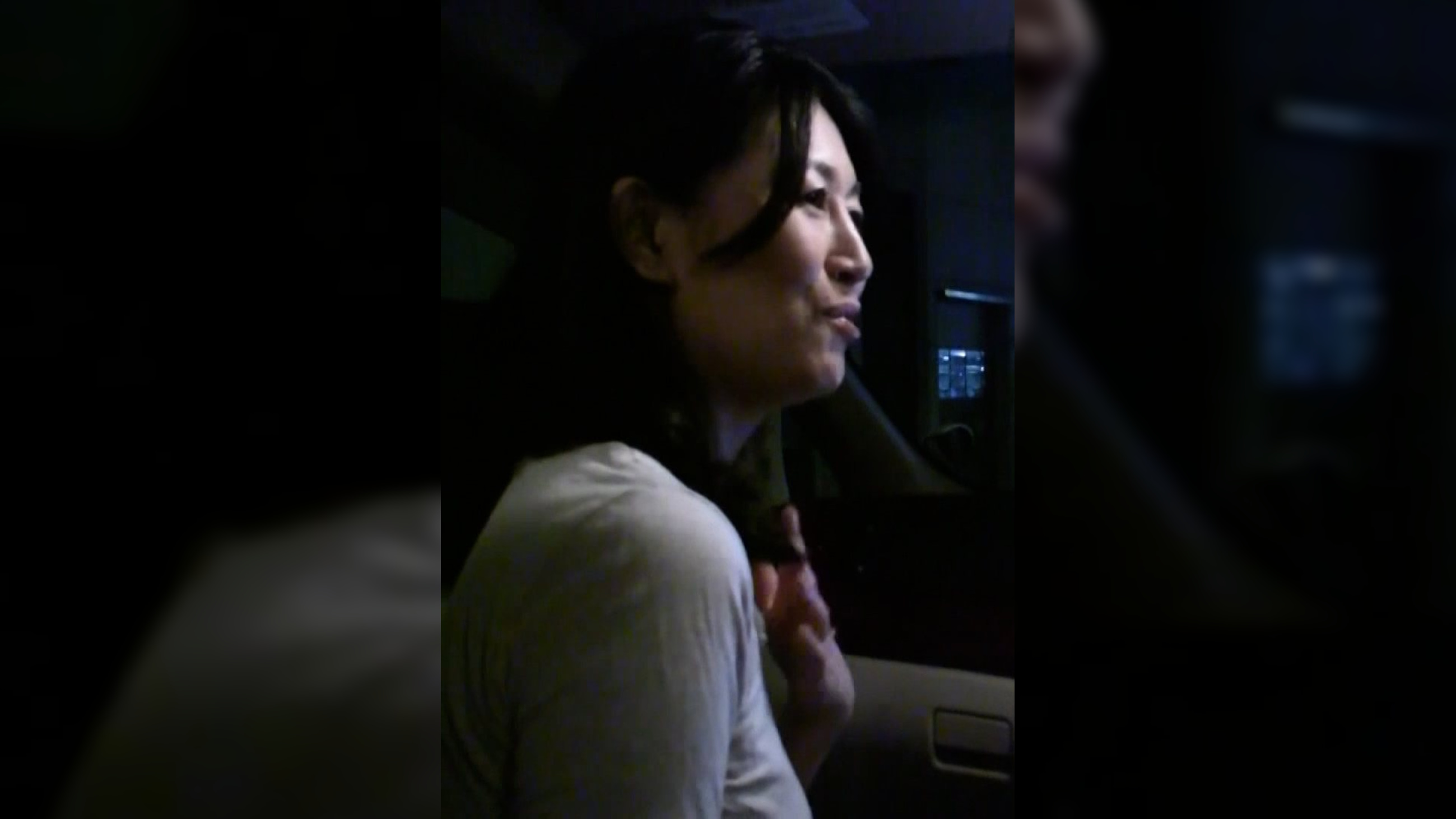 熟女デリヘルを呼んだら…母だった!覚悟を決めて愚息と中出しセックス!