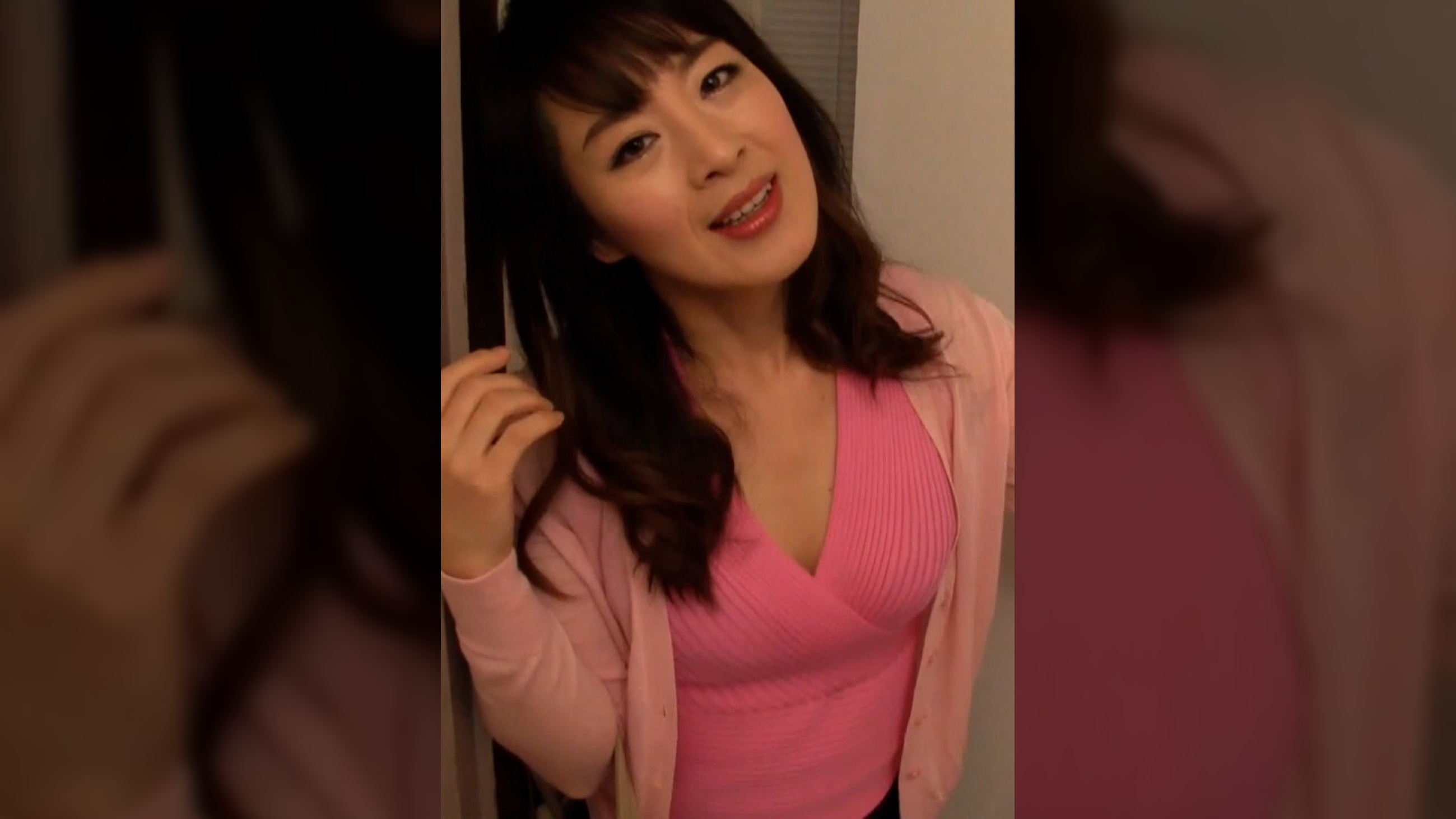 部屋を間違えて入って来た隣の奥さんがエロ過ぎて…。欲求不満をお隣さんで解消する巨乳奥さん！