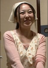【代々続く老舗旅館の美人女将をこっそり･･･！】可愛い笑顔で、明るく振舞う美人女将は未亡人！久しぶりの極太肉棒を美味しそうに頬張り、白い柔肌の熟れた躰が肉欲に濡れる！