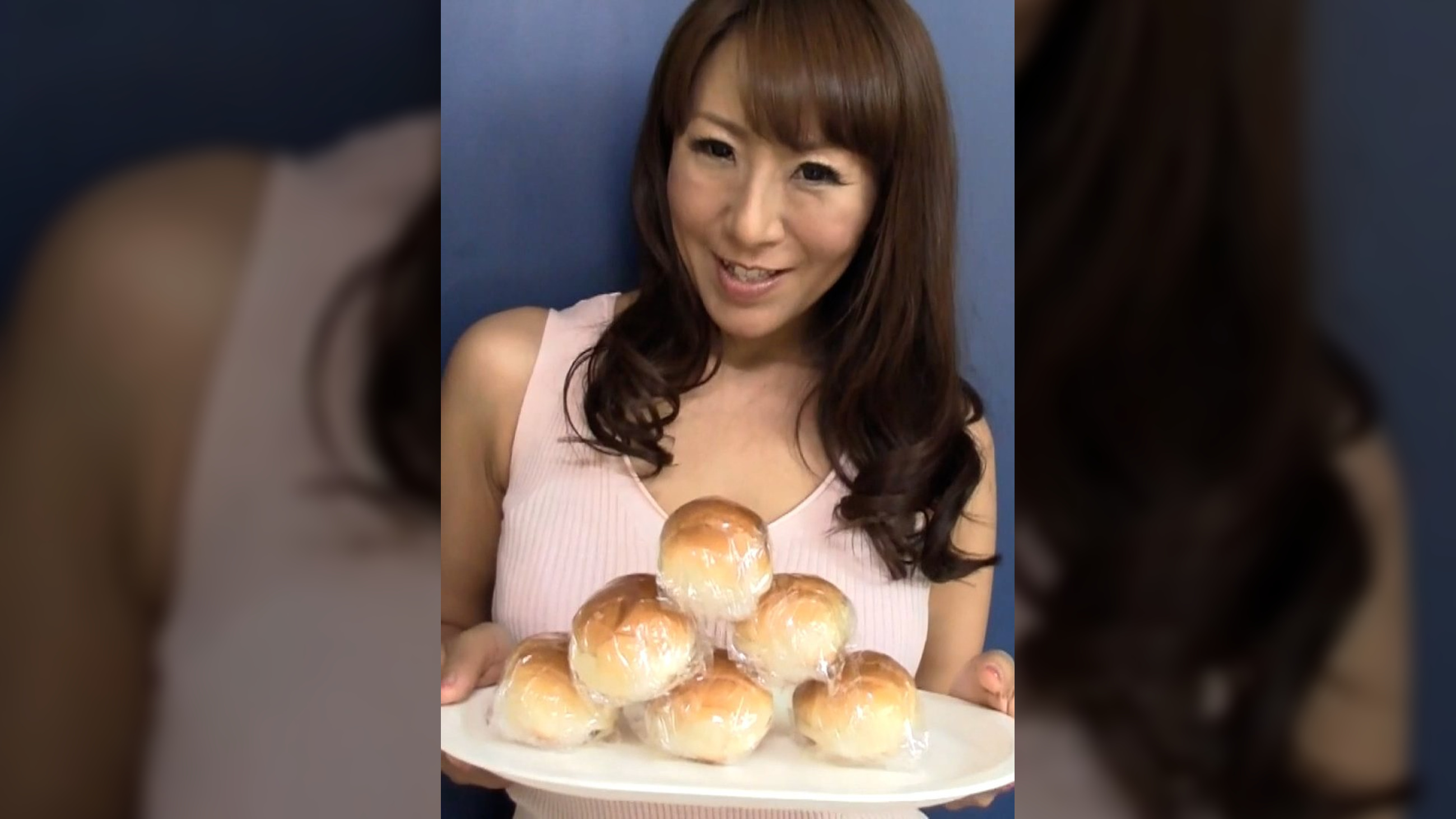 お隣の奥さんがエロ過ぎて…。ミニスカ巨乳の奥さんに思わず勃起！そのまま即ハメイキまくりの痴女セックス！