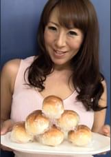 お隣の奥さんがエロ過ぎて…。ミニスカ巨乳の奥さんに思わず勃起！そのまま即ハメイキまくりの痴女セックス！