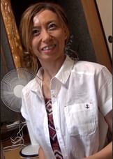 地方で一人暮らしの寂しさからAV出演に応募してきた四十路美熟女が欲求不満解消の本能丸出し乱交中出しセックス！