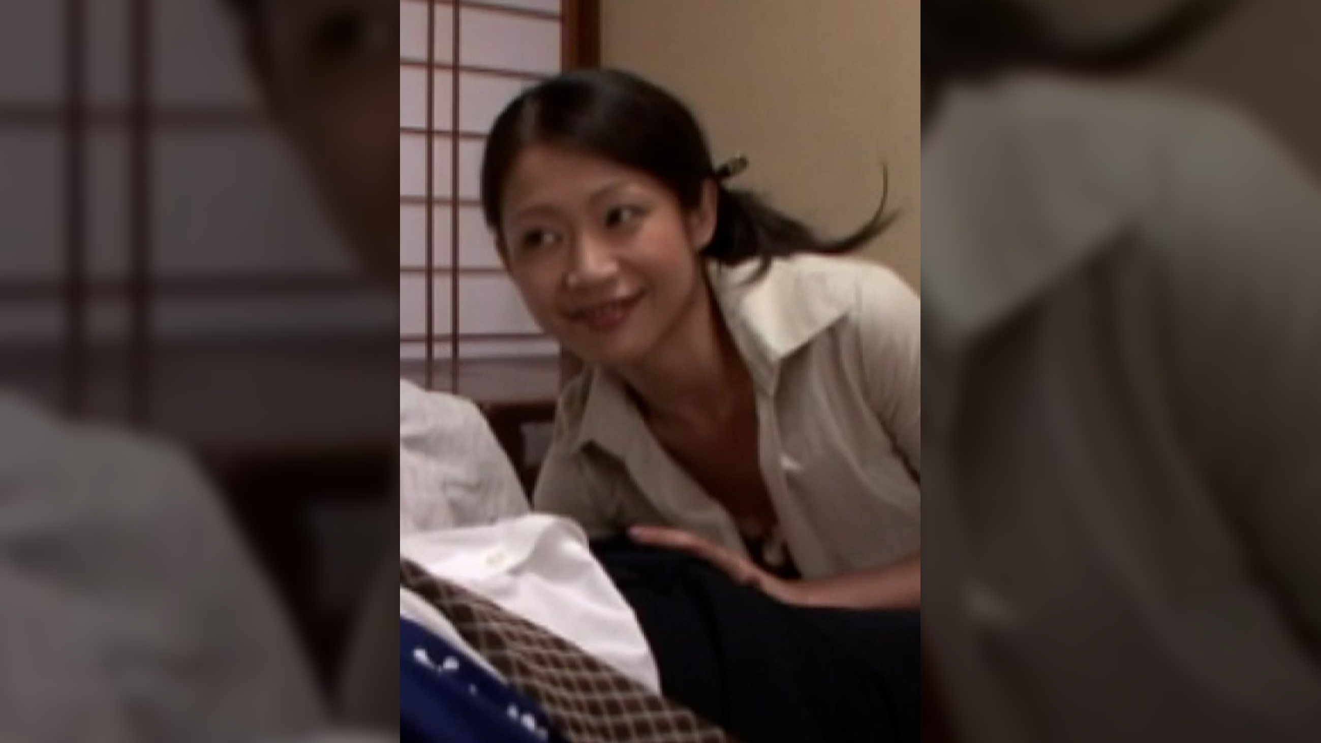 のどかな温泉旅館の色っぽい未亡人女将の妖艶色情ポルノドラマ。