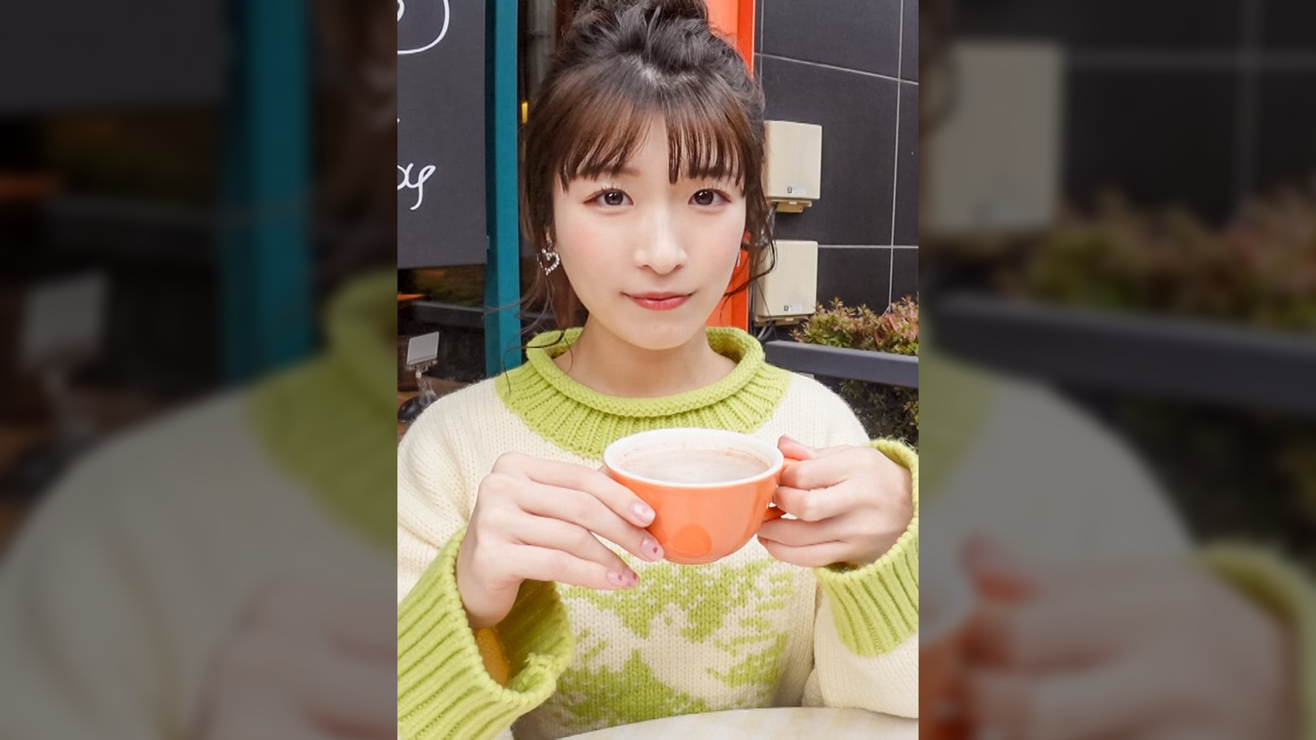 Y2Kファッションにお団子ヘアーのおしゃれな色白東北美人は触ってもいないのに愛液がアソコから溢れ出し指でかき回すと部屋中にビチャビチャグチュグチュとえっちな音を響かせるドエロ美女でした 【初撮り】ネットでAV応募→AV体験撮影 2188